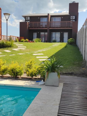 Duplex familiar con pileta en zona parque